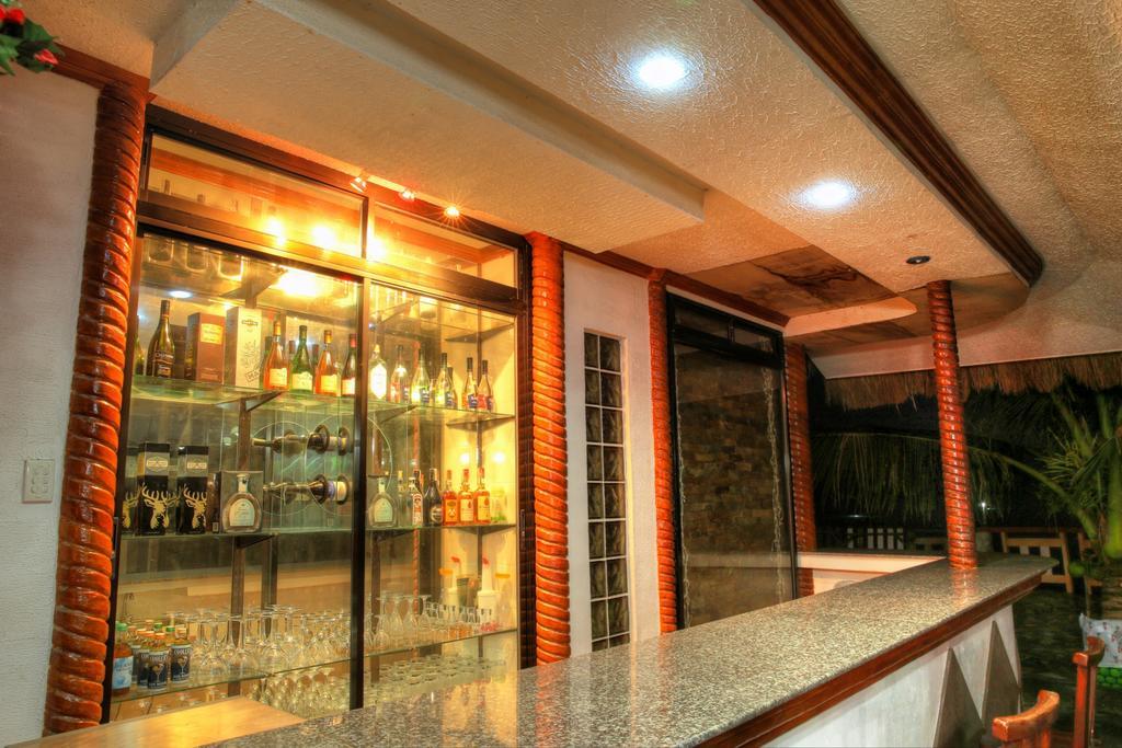 Jaimee'S Hotel, Resort And Restaurant Maasin  Екстериор снимка