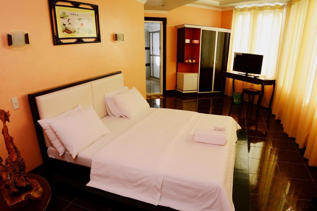 Jaimee'S Hotel, Resort And Restaurant Maasin  Стая снимка