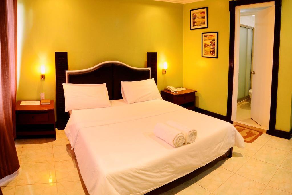 Jaimee'S Hotel, Resort And Restaurant Maasin  Стая снимка